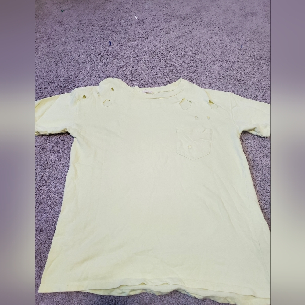 Easel Oversized Yellow Distressed Top Size Small